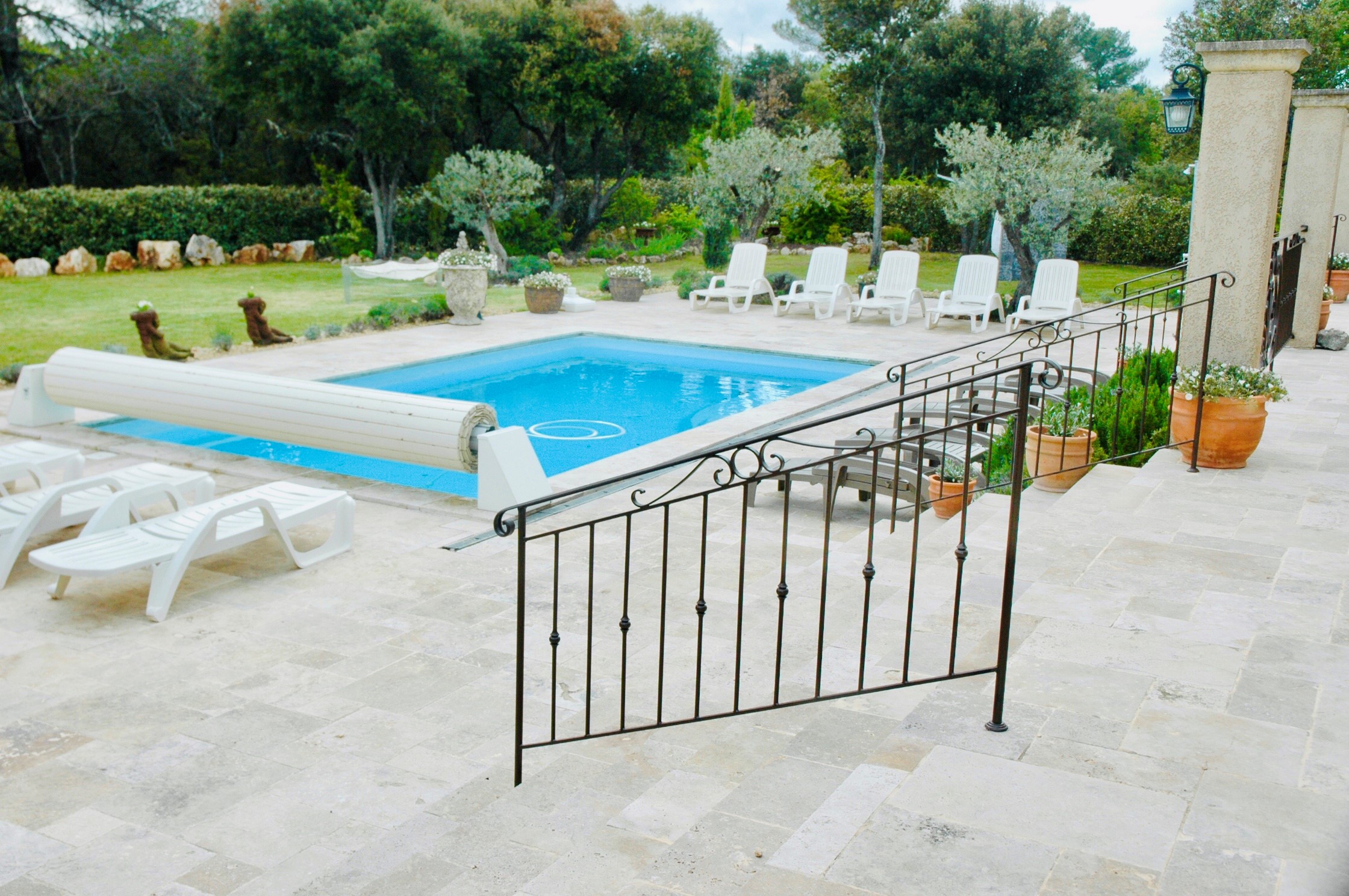 Piscine, Jardin et Vasques fleuris